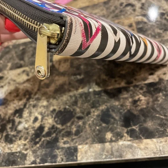 Henri Bendel x James Goldcrown Limited Edition Wallet - Picture 6 of 16